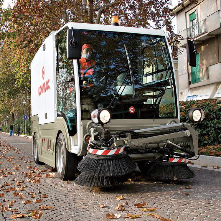 意大利COMAC全封閉式道路清掃車CS140柴油驅(qū)動(dòng)無塵駕駛式掃地車
